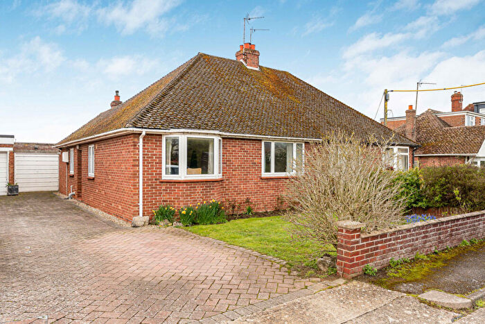3 Bedroom Semi-Detached Bungalow For Sale In Wantage Road, Wallingford, OX10