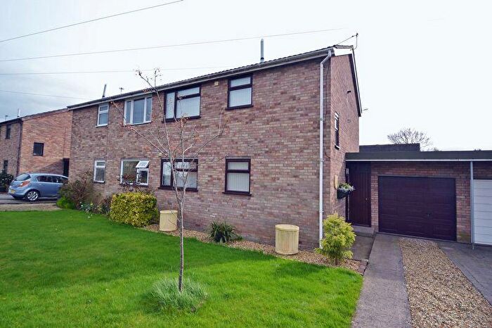 3 Bedroom Semi-Detached House To Rent In Mendip Road, Yatton, BS49
