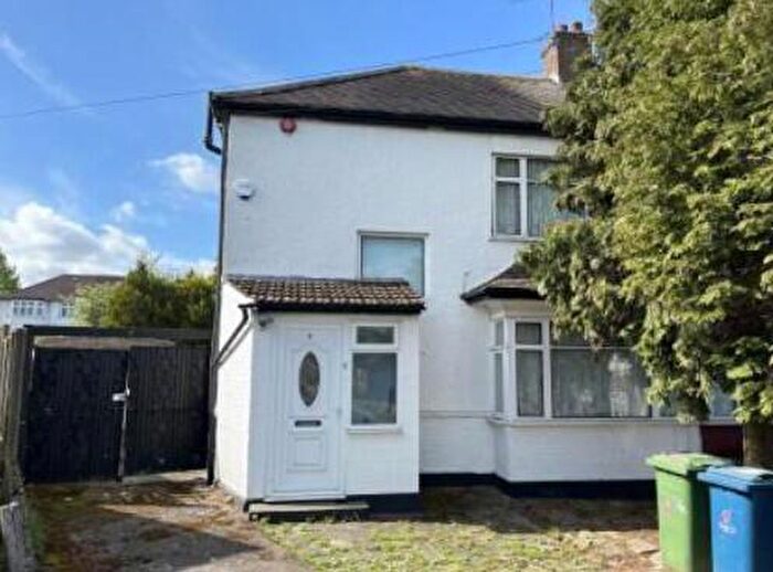 3 Bedroom Semi Detached House For Sale In Gordon Gardens, Edgware, London, HA8