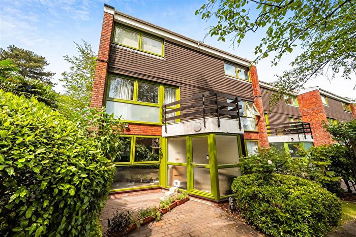 2 Bedroom Flat For Sale In West Fryerne, Parkside Road, Reading, RG30