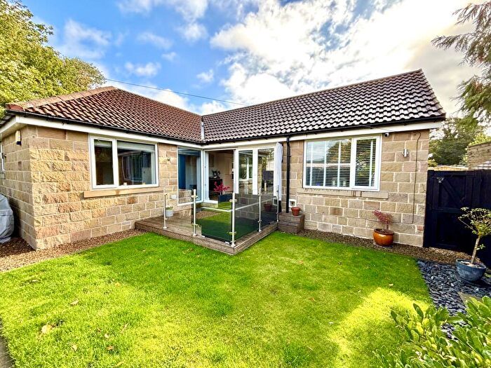 2 Bedroom Detached Bungalow For Sale In Apperley Gardens, Bradford, BD10