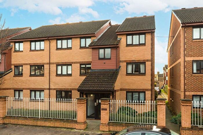 2 Bedroom Flat To Rent In Pelham Road, Wimbledon, SW19