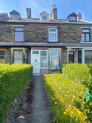 3 Bedroom Town House To Rent In Park View Road, Bradford, BD9