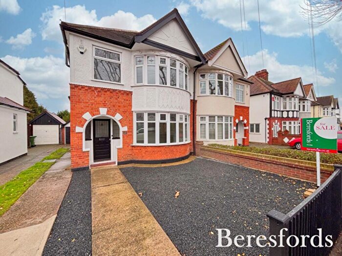 3 Bedroom Semi Detached House For Sale In Melstock Avenue, Upminster, RM14