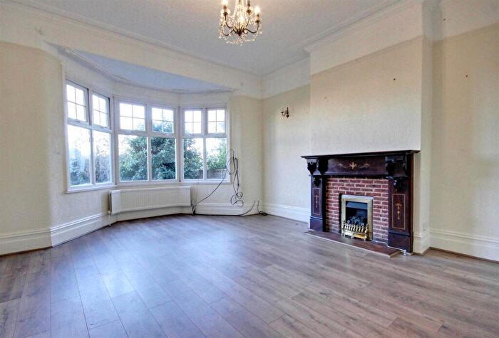 5 Bedroom Semi-Detached House For Sale In Anlaby Road, Hull, HU4