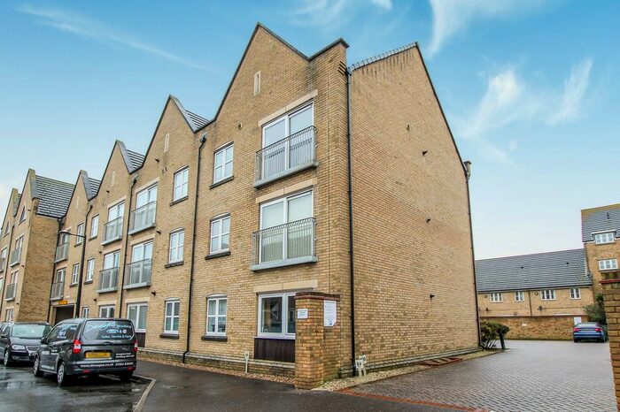 2 Bedroom Flat To Rent In Britannia Avenue, Shoreham-By-Sea, BN43