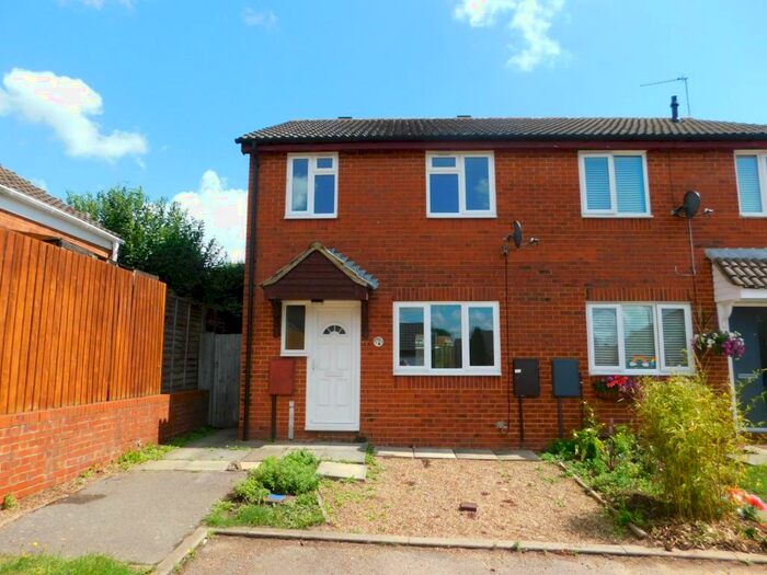 3 Bedroom Semi-Detached House To Rent In Barncroft Close, Weavering, ME14