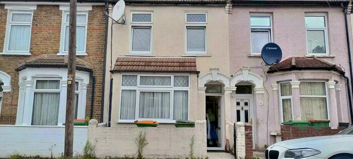 5 Bedroom Terraced House To Rent In Morley Road, : Bed Rec Bath, E15