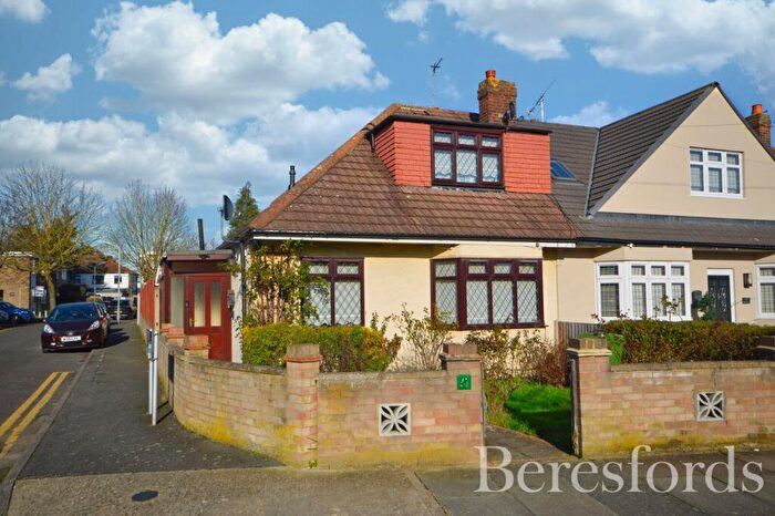 3 Bedroom Bungalow For Sale In Ferguson Avenue, Gidea Park, RM2