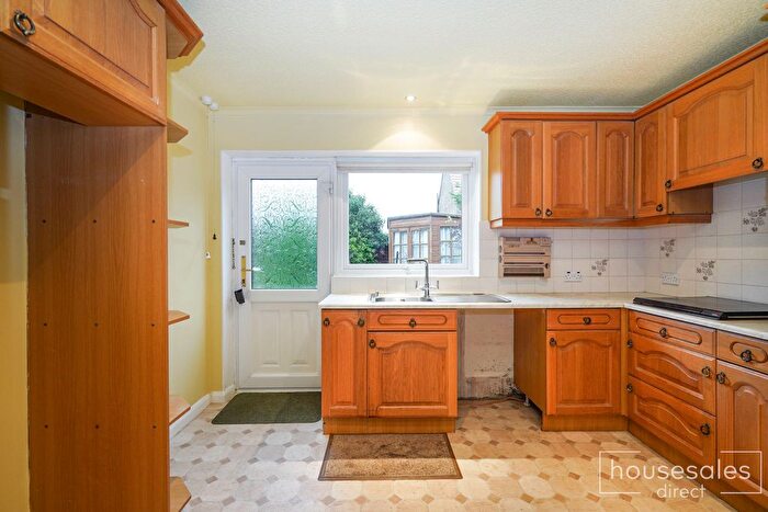 2 Bedroom Semi Detached Bungalow For Sale In Abbots Garth Seamer, Scarborough, YO12