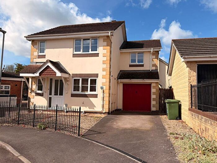 3 Bedroom Detached House For Sale In Meadowsweet Drive, Calne, SN11