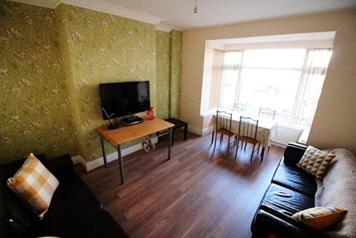 7 Bedroom House To Rent In Estcourt Avenue, Leeds, LS6