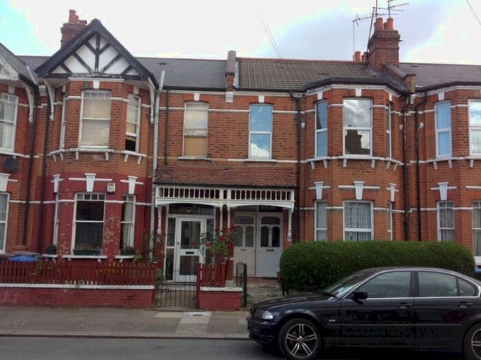 3 Bedroom Flat To Rent In Newton Road, Cricklewood, NW2