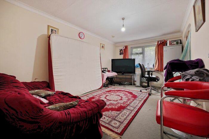 1 Bedroom Flat For Sale In Blenheim Road, Harrow, HA2