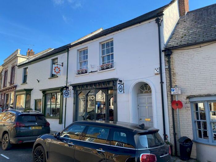 2 Bedroom Flat To Rent In High Street, Castle Cary, BA7