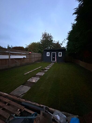 4 Bedroom Semi-Detached House To Rent In Stocksfield Avenue, Newcastle Upon Tyne, NE5