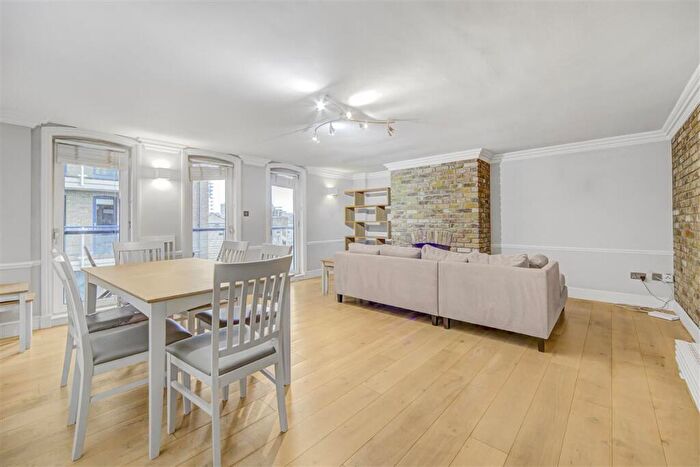 2 Bedroom Block Of Apartments For Sale In Clove Hitch Quay, SW11