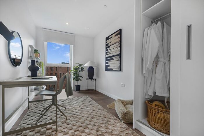 3 Bedroom Flat To Rent In Uncle, Deptford, SE8