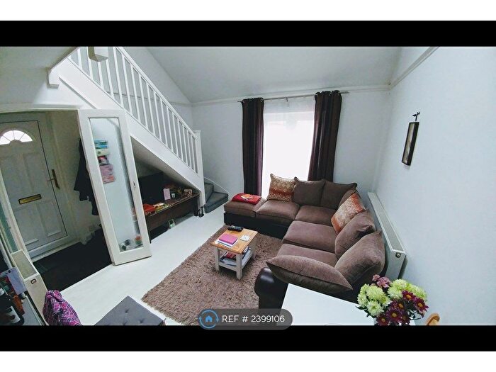 1 Bedroom Maisonette To Rent In Redland Drive, Northampton, NN2