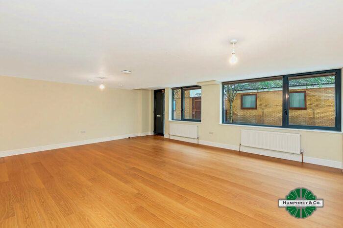 3 Bedroom Flat To Rent In Cameron Road, Seven Kings, Ilford, IG3