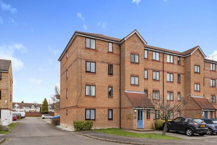 1 Bedroom Flat To Rent In Cherry Blossom Close, Palmers Green, London, N13