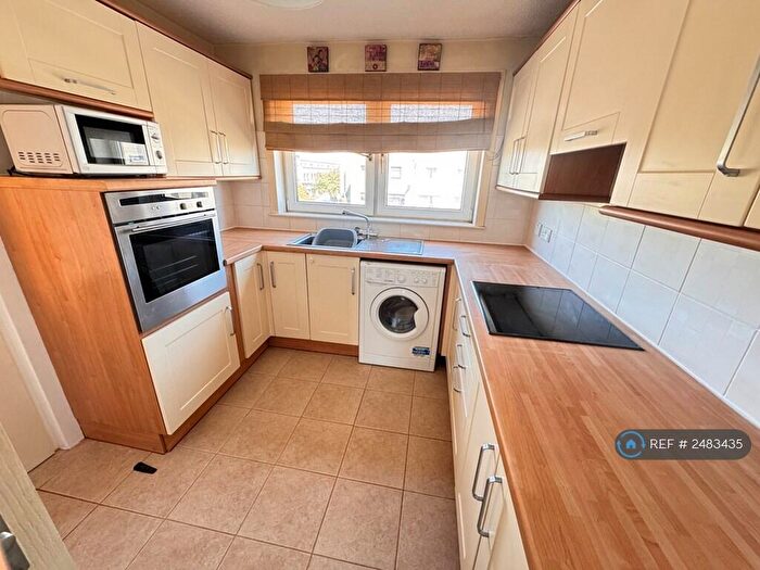 2 Bedroom Flat To Rent In Kerse Road, Grangemouth, FK3