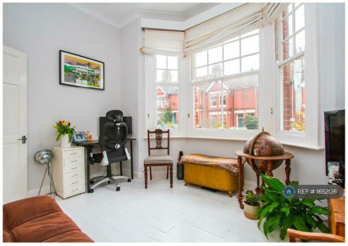 1 Bedroom Flat To Rent In De Montfort Road, Brighton, BN2