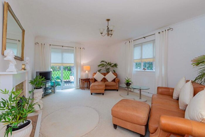 3 Bedroom Bungalow For Sale In Windsor Road, Maidenhead, SL6