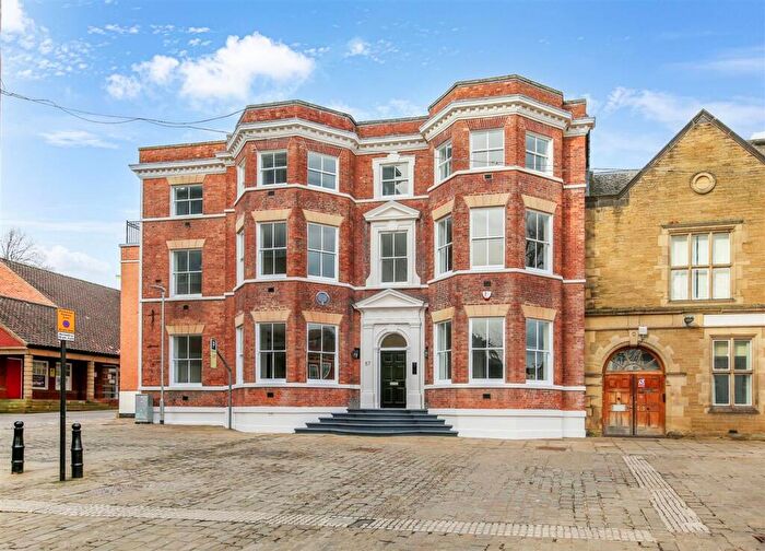 2 Bedroom Apartment To Rent In New Square, Chesterfield, S40