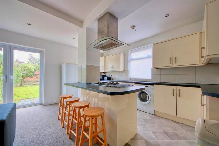 3 Bedroom Retail Property To Rent In Landseer Road, Leicester, LE2