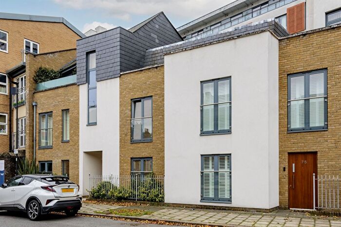 1 Bedroom Flat For Sale In Thorparch Road, SW8