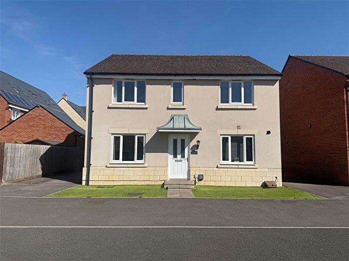 4 Bedroom House To Rent In Wendercliff Close, Bishops Cleeve, GL52