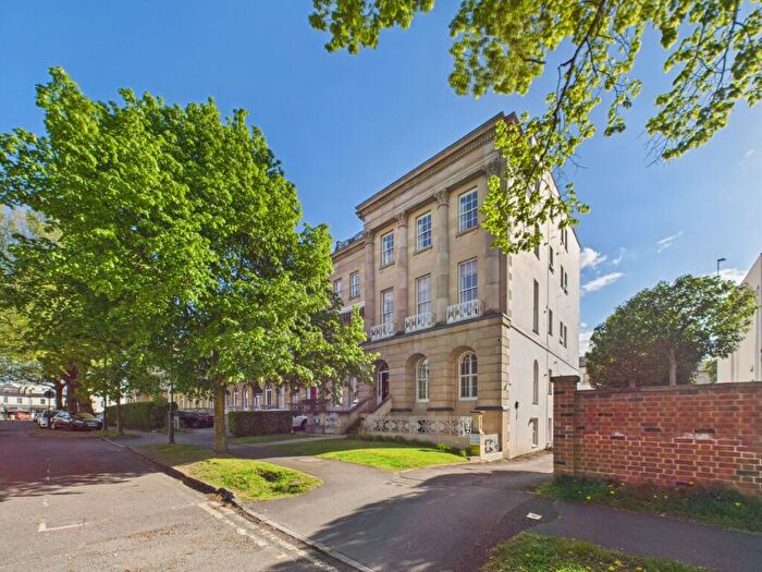 2 Bedroom Apartment For Sale In Queens Parade, Cheltenham, GL50