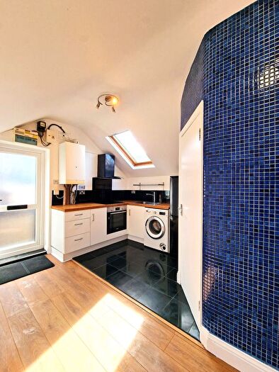 1 Bedroom Flat To Rent In Morris Road, Stratford, E15