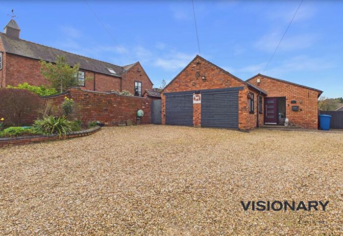 2 Bedroom Bungalow For Sale In Glade Lodge Lions Den, Hammerwich, Burntwood Lichfield, WS7