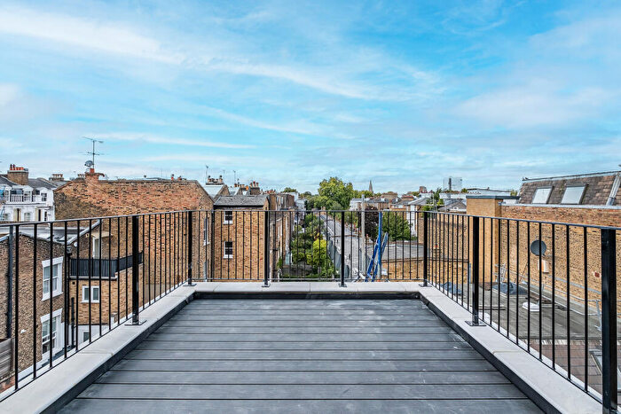 2 Bedroom Flat For Sale In Fulham Road, London, SW10