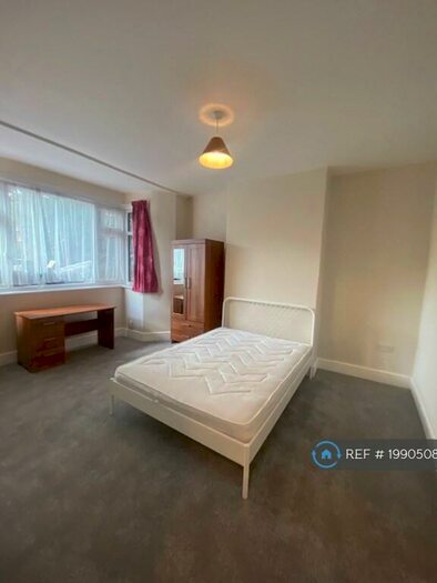 4 Bedroom Terraced House To Rent In New Station Road, Bristol, BS16