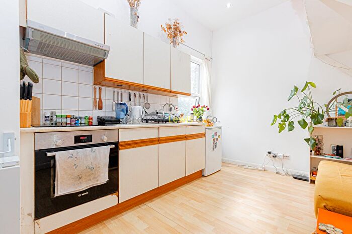 Studio To Rent In Rowhill Road, London, E5