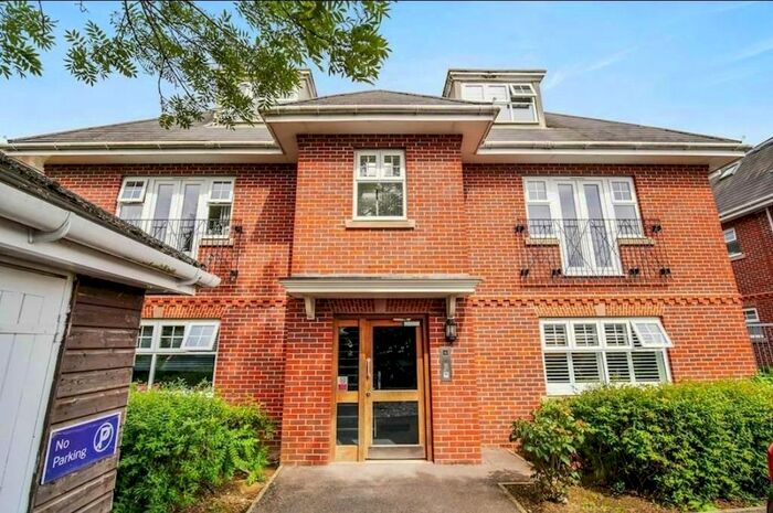 1 Bedroom Flat To Rent In Wesley Place, Epsom, KT18