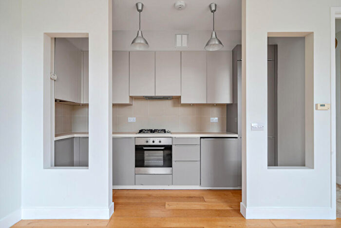 1 Bedroom Apartment For Sale In Vestry Road, London, SE5
