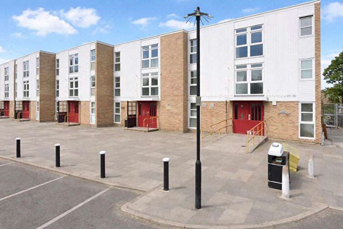 1 Bedroom Flat To Rent In Grovelands Road, London, N15