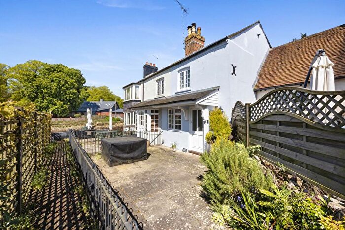 1 Bedroom End Of Terrace House For Sale In Queen Street, Arundel, BN18