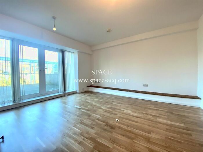 2 Bedroom Flat To Rent In Maritime House, Greens End, Woolwich, London, SE18