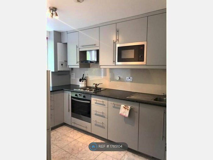 3 Bedroom Maisonette To Rent In Downfield Close, London, W9