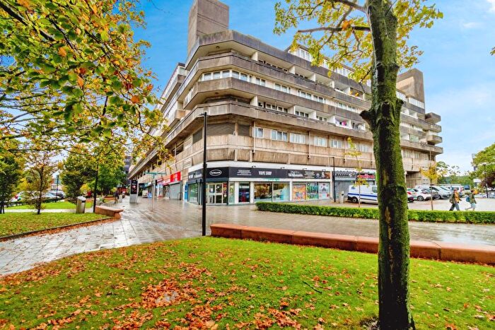 3 Bedroom Maisonette For Sale In Commercial Road, Southampton, Hampshire, SO15
