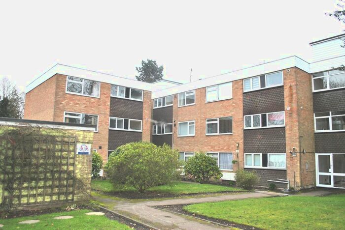 2 Bedroom Flat To Rent In Heathfield Close, Potters Bar, EN6