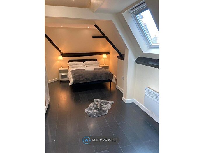 2 Bedroom Flat To Rent In High Barnet, North London, EN5