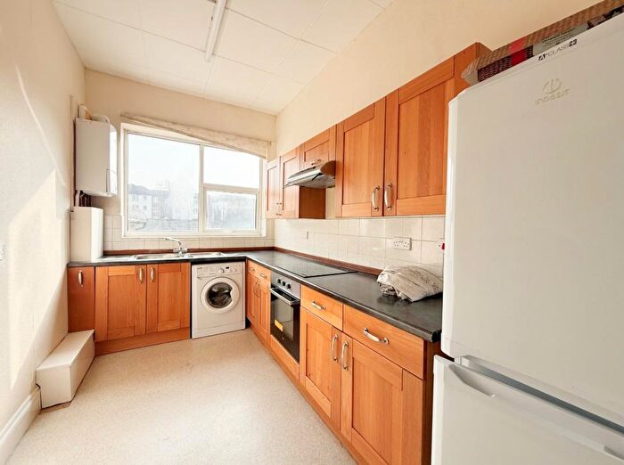 2 Bedroom Flat To Rent In Victoria Road, Aldershot, GU11