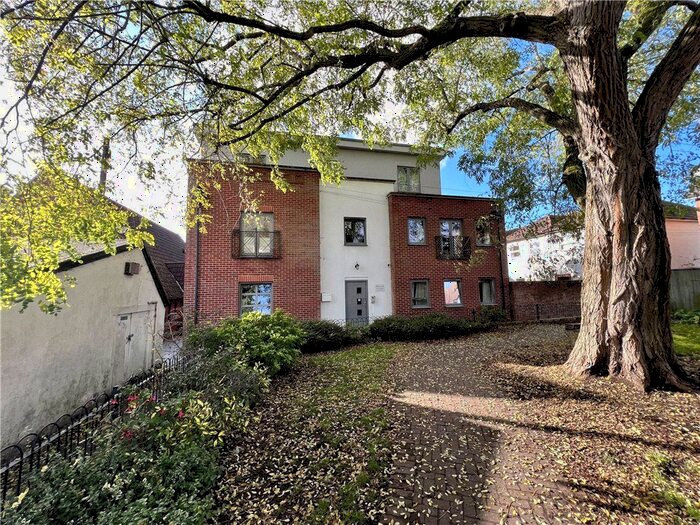 3 Bedroom Flat To Rent In Stoke Square, Stoke Fields, Guildford, Surrey, GU1