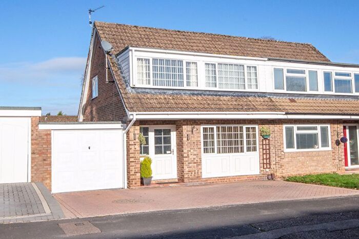 3 Bedroom Semi-Detached House For Sale In Friars Croft, Calmore, Southampton, SO40